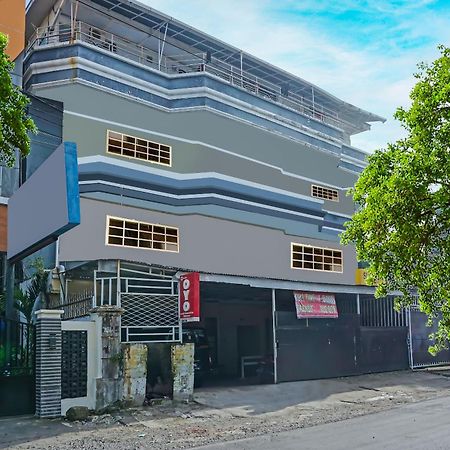 Oyo 1935 Hotel Diamond Inn Makassar Kültér fotó