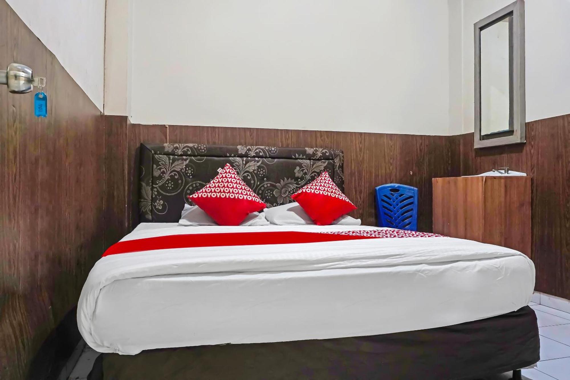 Oyo 1935 Hotel Diamond Inn Makassar Kültér fotó