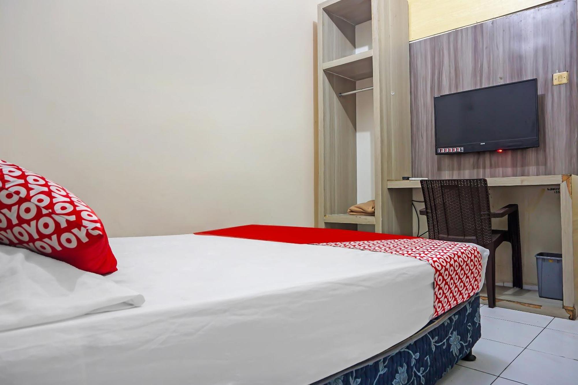 Oyo 1935 Hotel Diamond Inn Makassar Kültér fotó