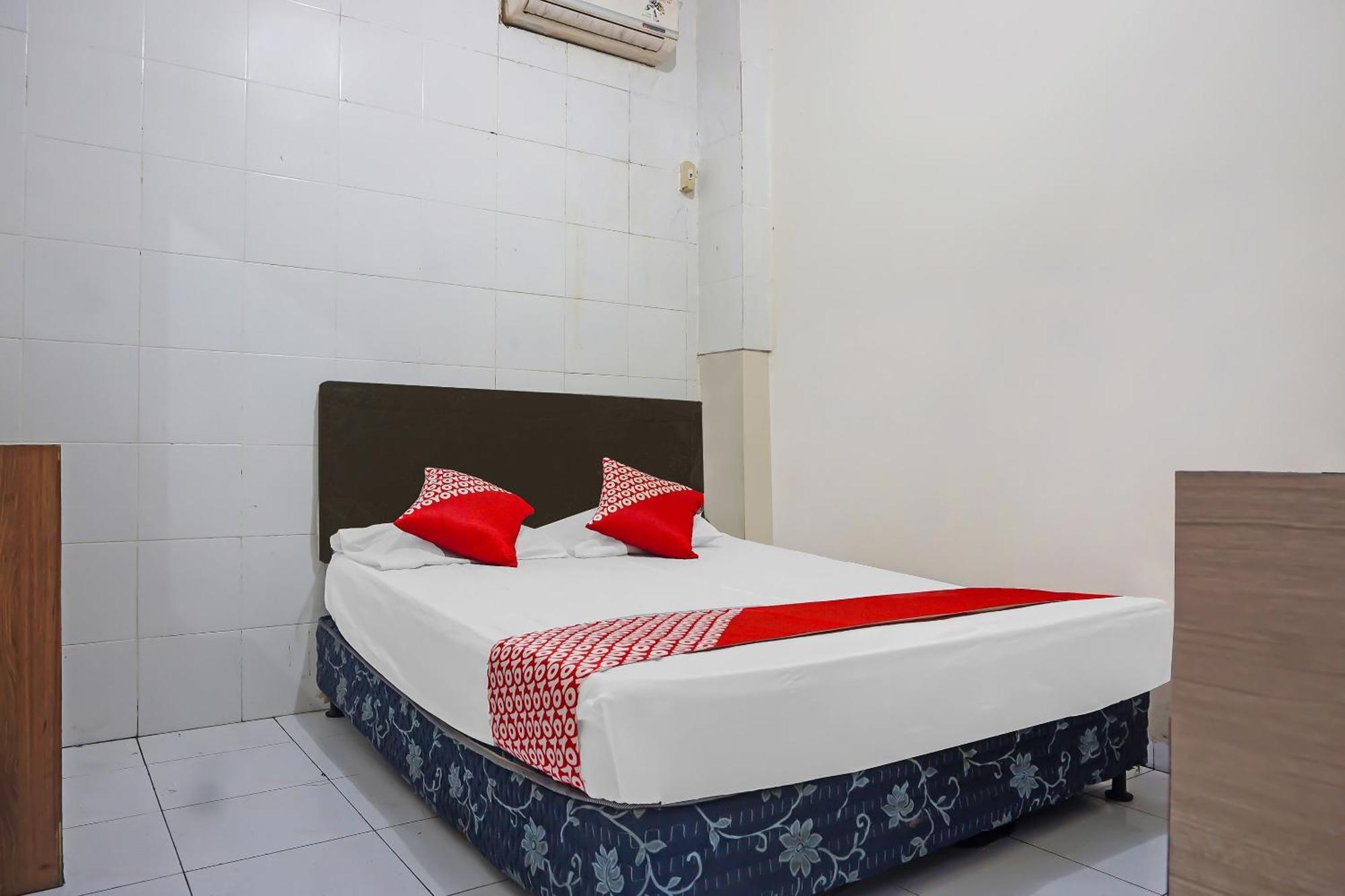 Oyo 1935 Hotel Diamond Inn Makassar Kültér fotó