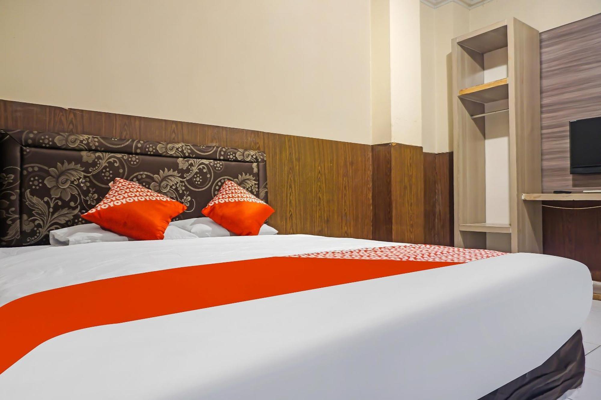 Oyo 1935 Hotel Diamond Inn Makassar Kültér fotó