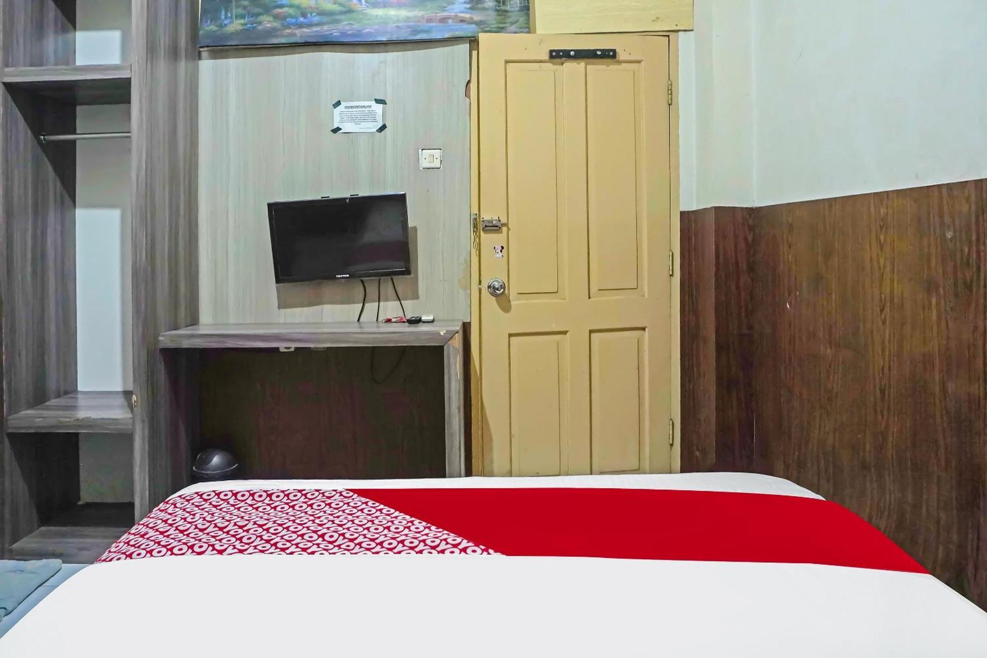 Oyo 1935 Hotel Diamond Inn Makassar Kültér fotó
