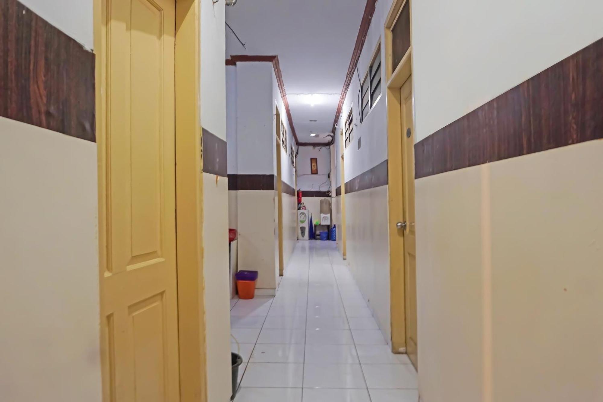 Oyo 1935 Hotel Diamond Inn Makassar Kültér fotó