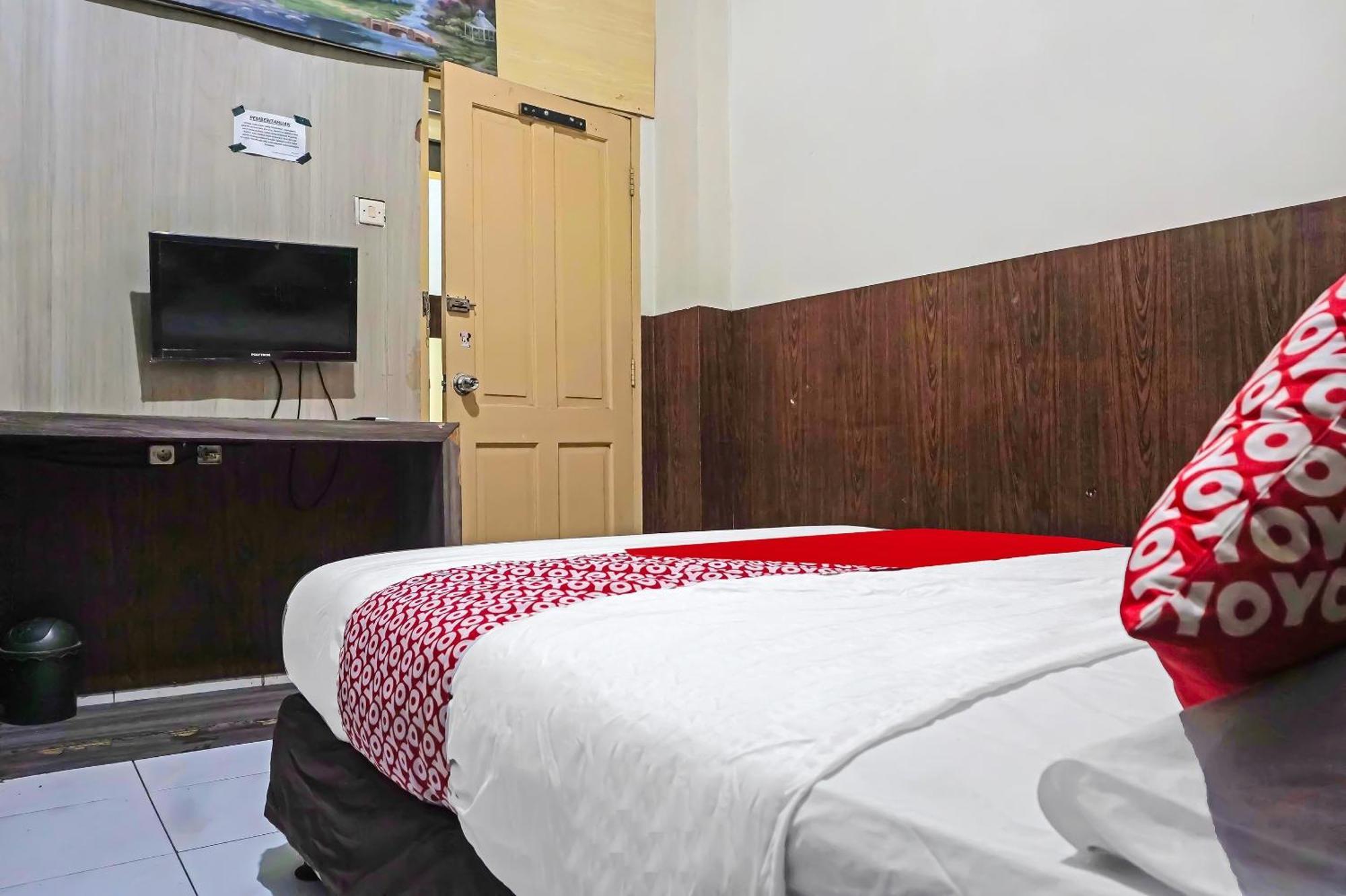 Oyo 1935 Hotel Diamond Inn Makassar Kültér fotó