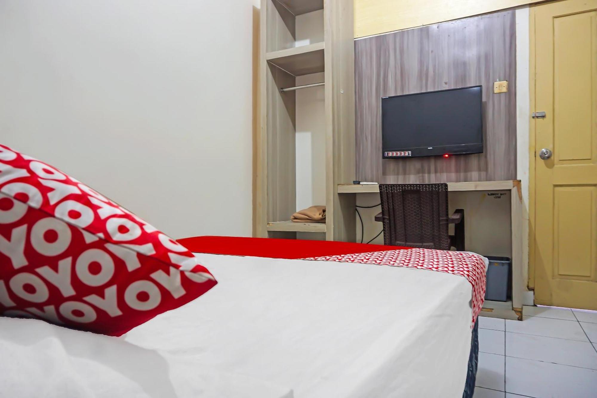 Oyo 1935 Hotel Diamond Inn Makassar Kültér fotó