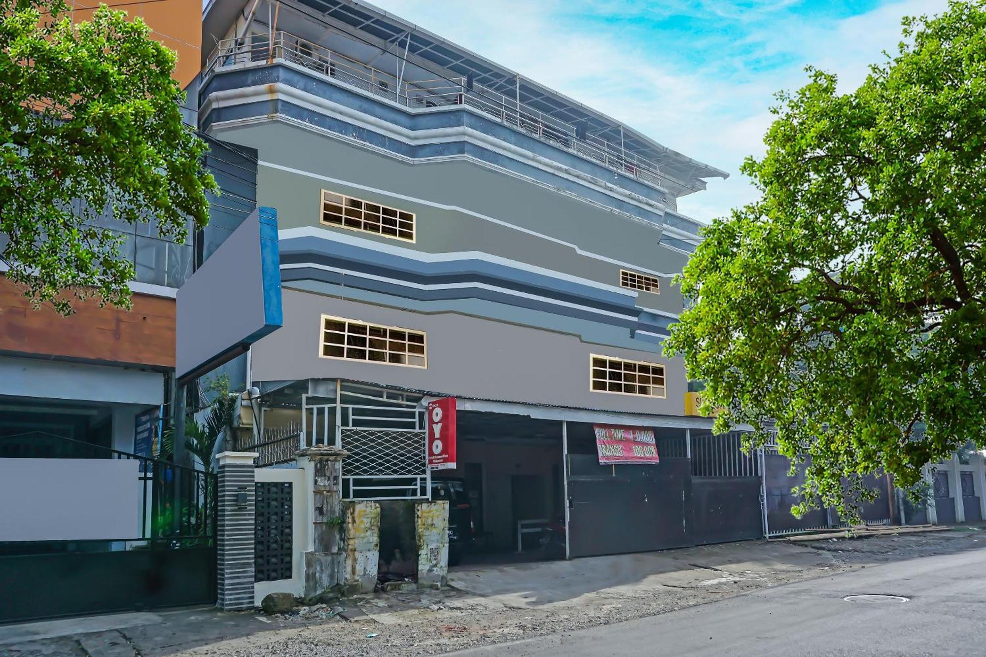 Oyo 1935 Hotel Diamond Inn Makassar Kültér fotó