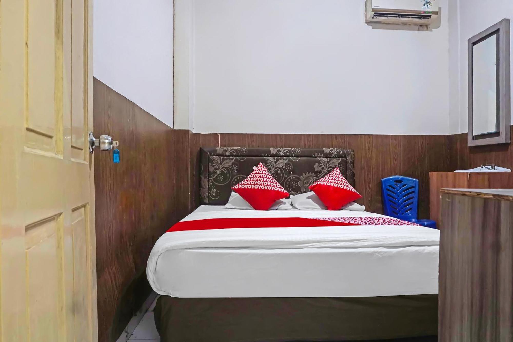 Oyo 1935 Hotel Diamond Inn Makassar Kültér fotó